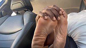 hood chick feet