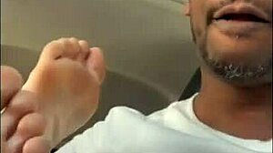 hood chick feet