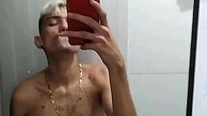 Batendo Punheta Banheiro