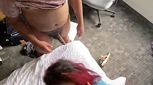 Lady Suckin Facial 😈