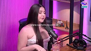 Sexy Lesbian Cums Hard