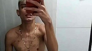 Batendo Punheta Banheiro