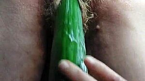 Babička chlupatá kundička