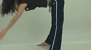 ホットな脚を開く