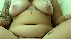 ruivinha squirting pee