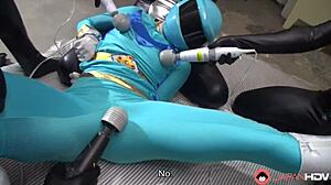 おもちゃでグループセックス