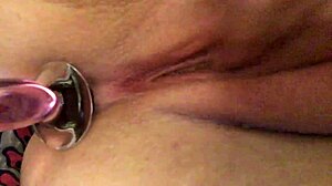 アナルに玩具ガンガン突き刺し