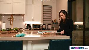 MILF Footjob Lesbian