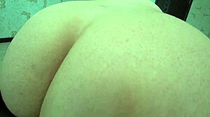 Lesbian Tempts with Ass