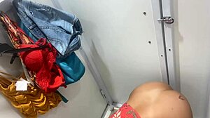 Batendo Siririca Provador