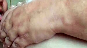 Milf Bathtub Pussy Play