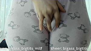 juicy camel toe showin'