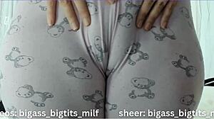 juicy camel toe showin'