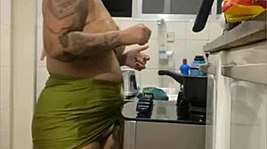 Kitchen Pussy Flash