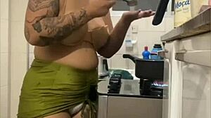 Kitchen Pussy Flash