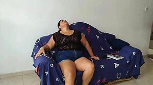 vecino folla con polla ?