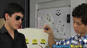 Dubur Twink Diisi Penuh Kote