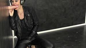 Glamour Babe Masturbates