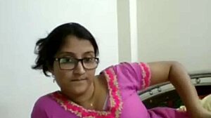 Pakistani Girl Web Playing