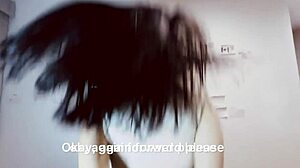 Entrenadora personal sudando