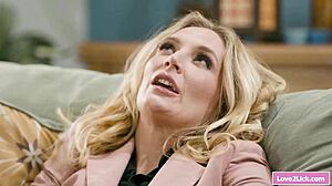 milf facesits blonde