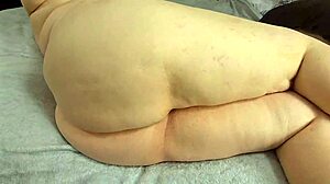 BBW Pantat Gede Menggoda