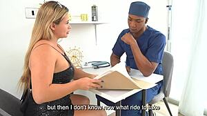 Sarışın Büyük Siyah Yarrak Peşinde