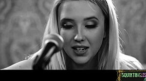 Milf Fingerbangs Teen