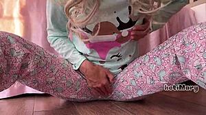 skinny squirting fingers