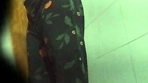 pussy shaving spy 📹