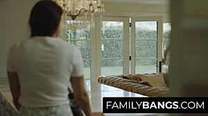 نيك ميلف في السيارة