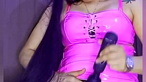 Latina Dildo Squirts