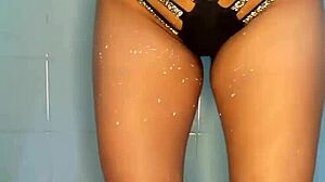 Latina Dildo Squirts