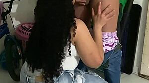 culona licking rescue