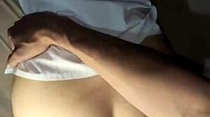 smal nalgona tar det i röva analt