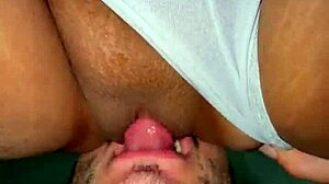 saliva pussy lick