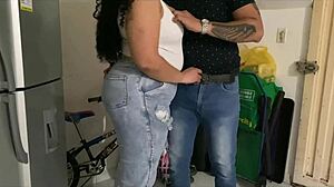 culona licking rescue