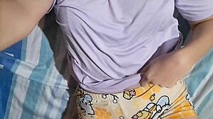 Колумбийка дрочит дилдо