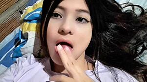 Колумбийка дрочит дилдо