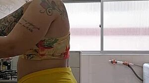 Shorts Exhibitionist