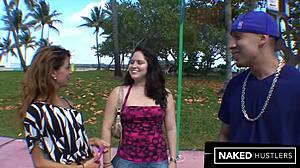 Seks na krovu sa malom curicom