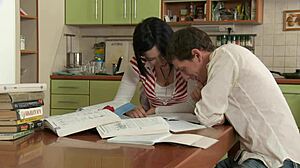 Lèche chatte russe juteuse