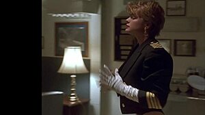 Eleniak stripper sexet af