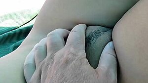 Beach Blowjob Seduction