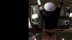 Eleniak stripper sexet af