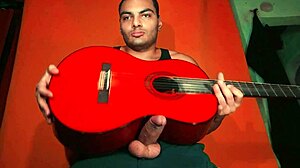 frotando guitarra cock
