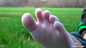 sock feet spread