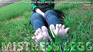sock feet spread