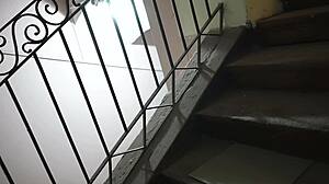 laura quest flashing