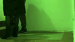 laura quest flashing